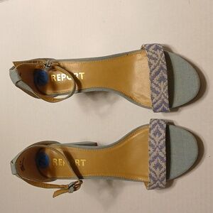 NWOT Women's Stylish Blue and White Heels Size 7.5